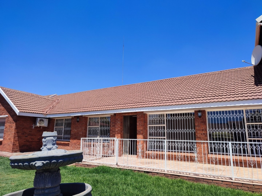4 Bedroom Property for Sale in Fleurdal Free State